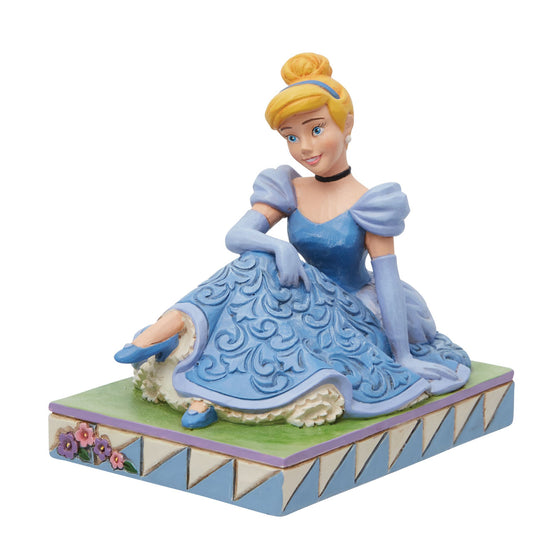 Cinderella Personality Pose - "Compassionate and Carefree"